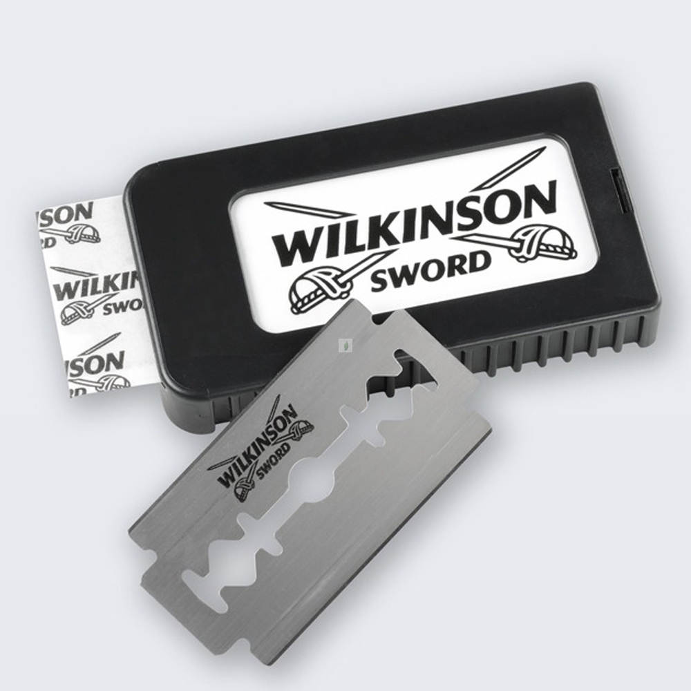 Wilkinson%20Sword%20Klasik%20Tıraş%20Bıçağı%20Makinesi%20ve%205%20Yedek%20Bıçak%20+%20Tıraş%20Fırçası